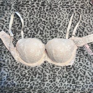 Victoria’s Secret white lace bra